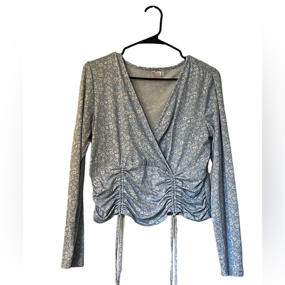 Ruched Tie Front Blue Floral Top - Picture 2 of 3